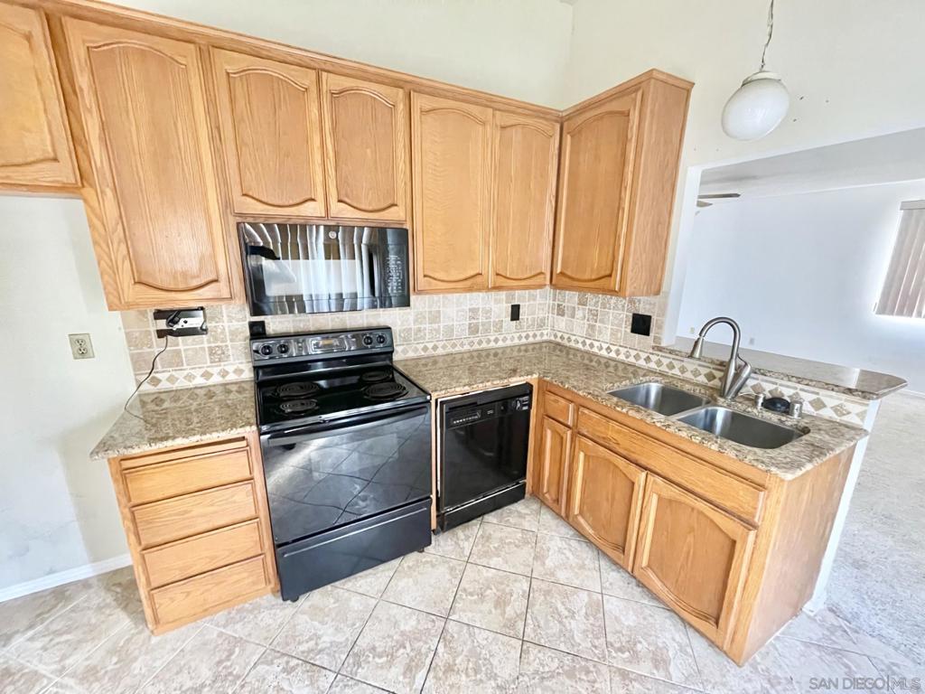 1537 Grewia Ct Property Photo 14