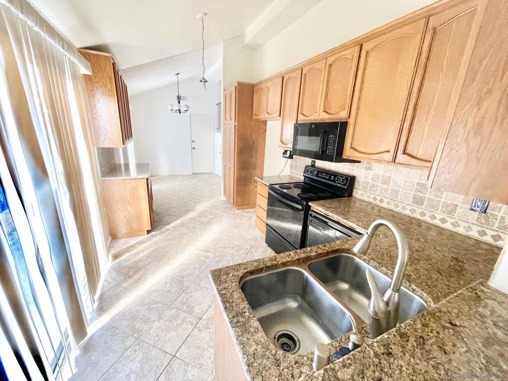 1537 Grewia Ct Property Photo 15