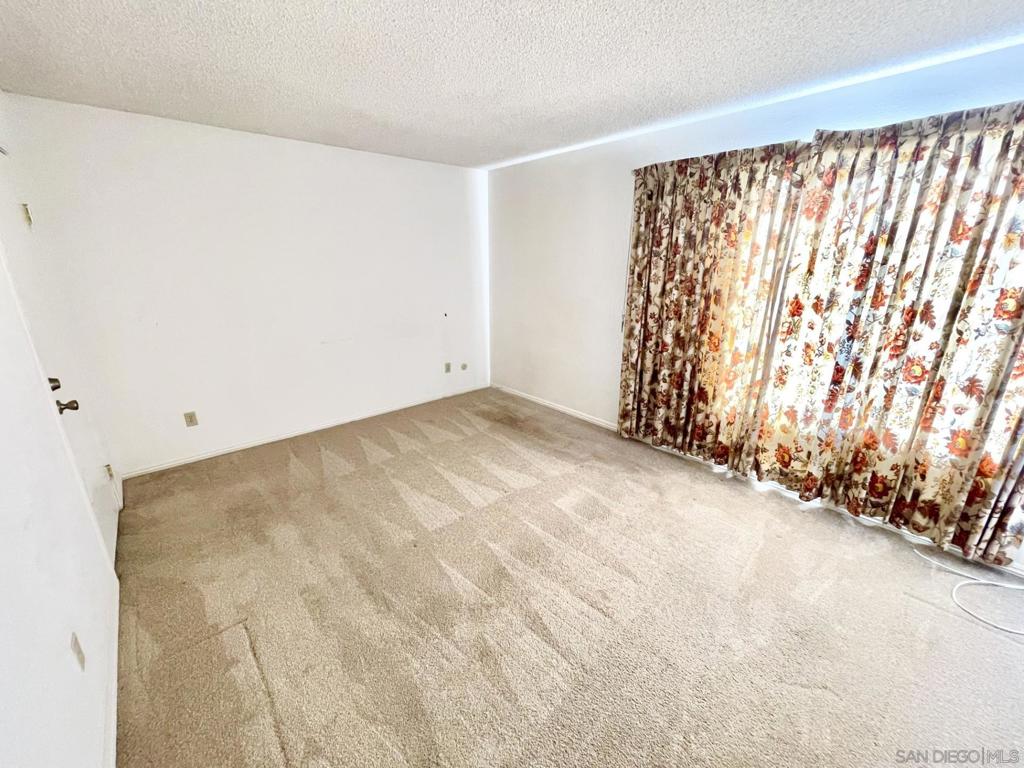 1537 Grewia Ct Property Photo 35