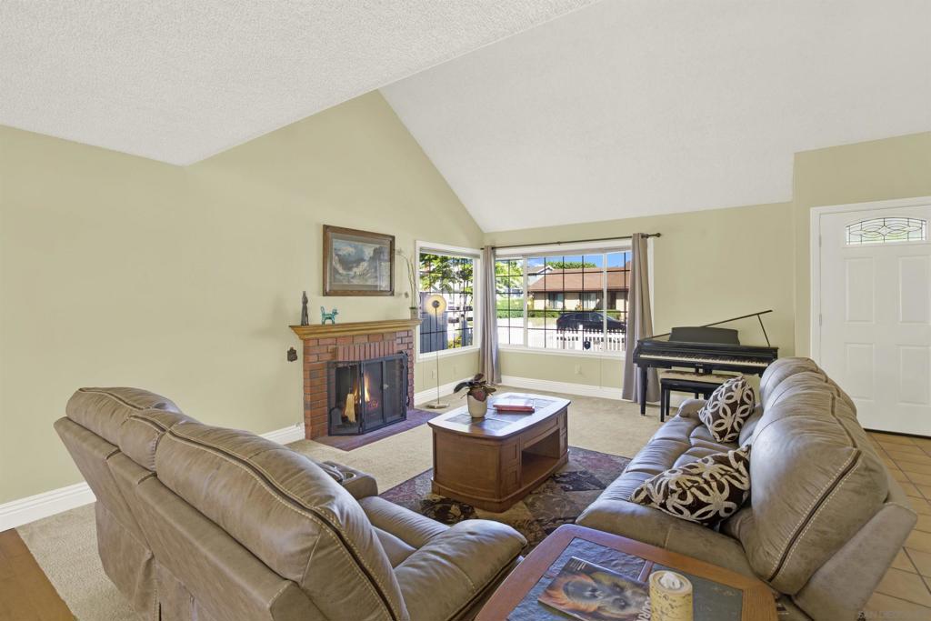 11048 Carlota St Property Photo 3