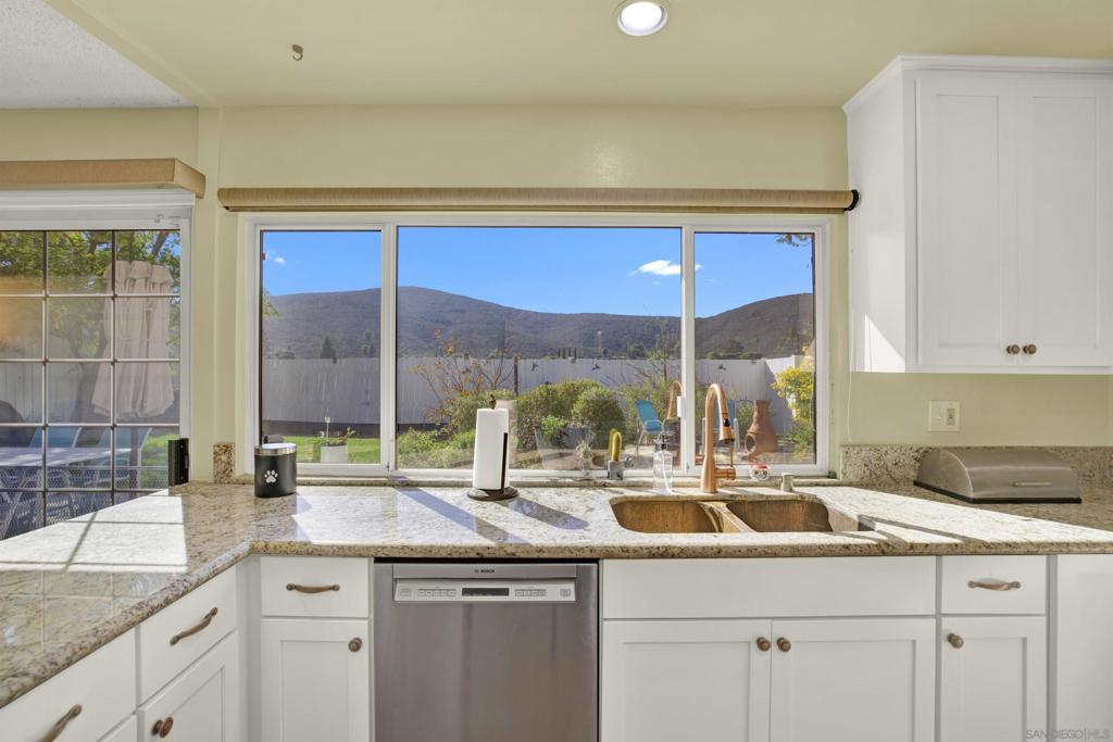 11048 Carlota St Property Photo 6