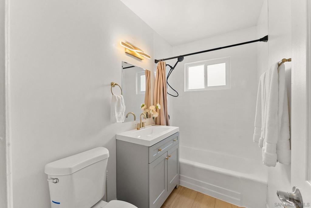 981 83 Elder Ave Property Photo 4