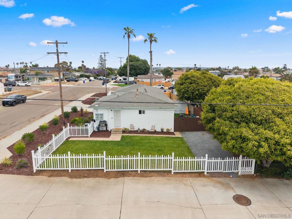 981 83 Elder Ave Property Photo 11