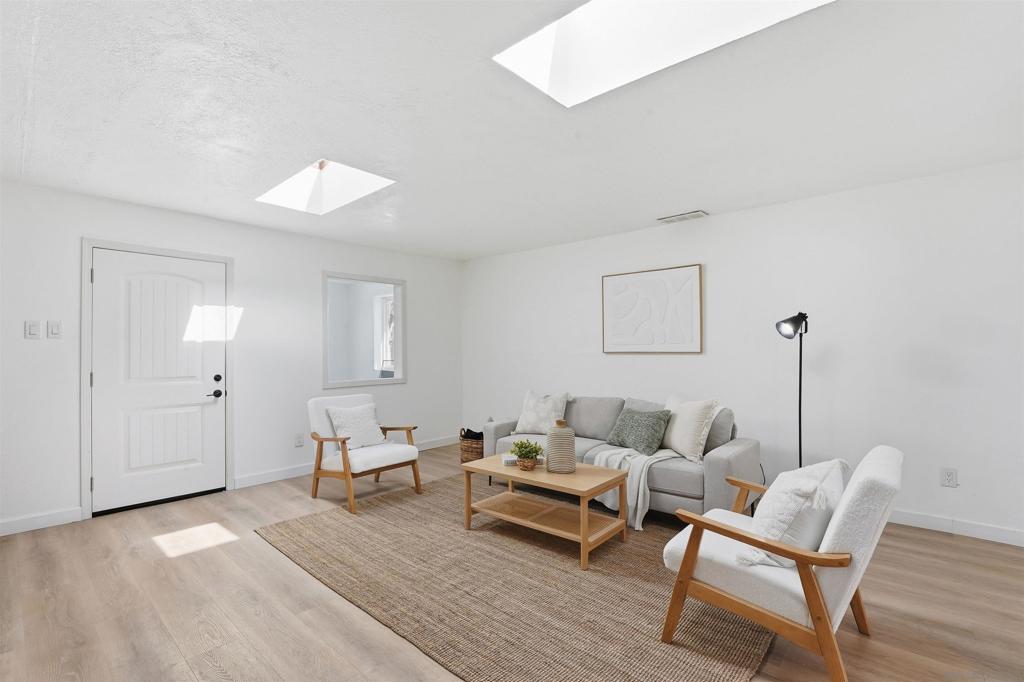 4325 Darwin Way Property Photo 11