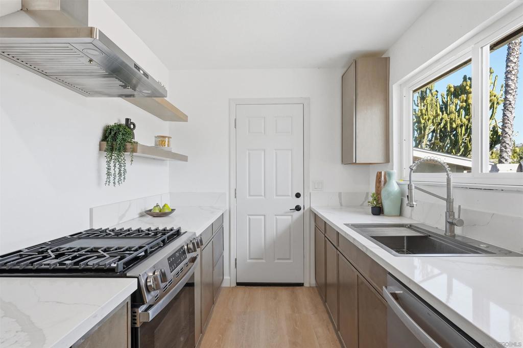 4325 Darwin Way Property Photo 15