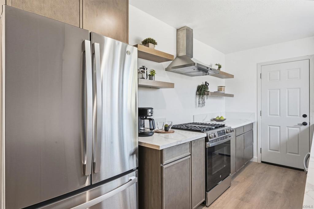 4325 Darwin Way Property Photo 17