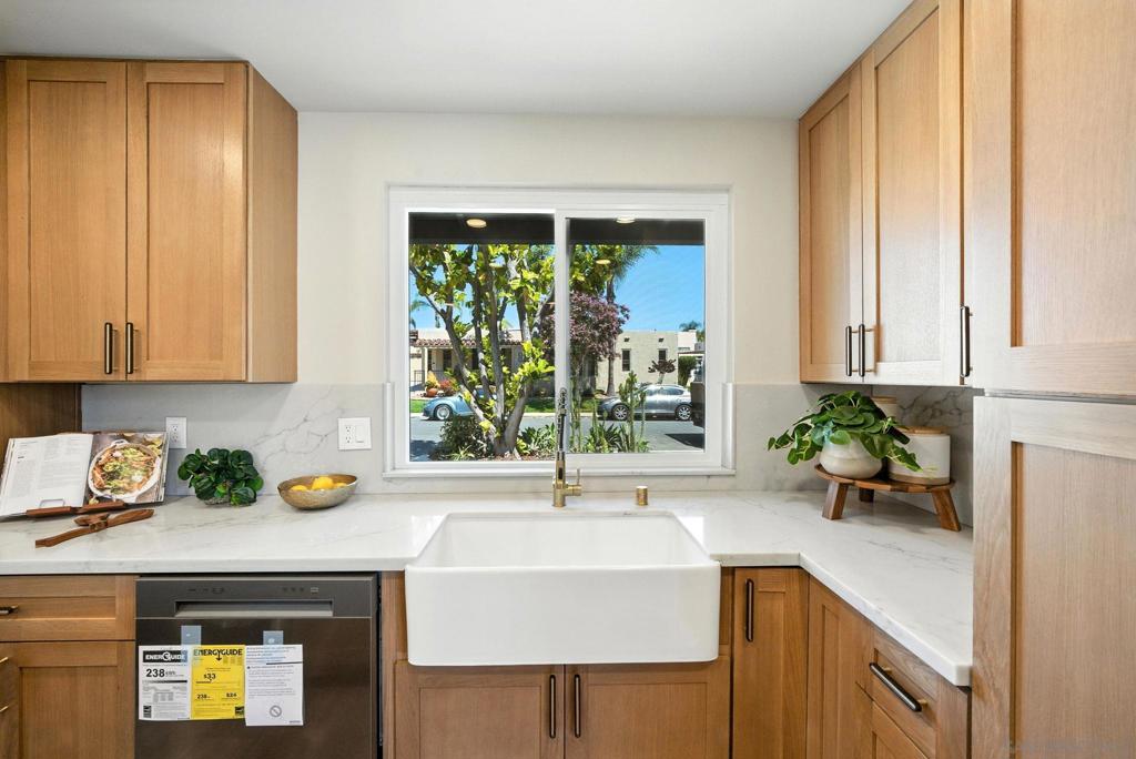 4551 Highland Ave Property Photo 8