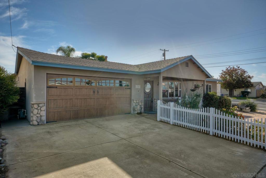 1561 Doncarol Ave Property Photo 2