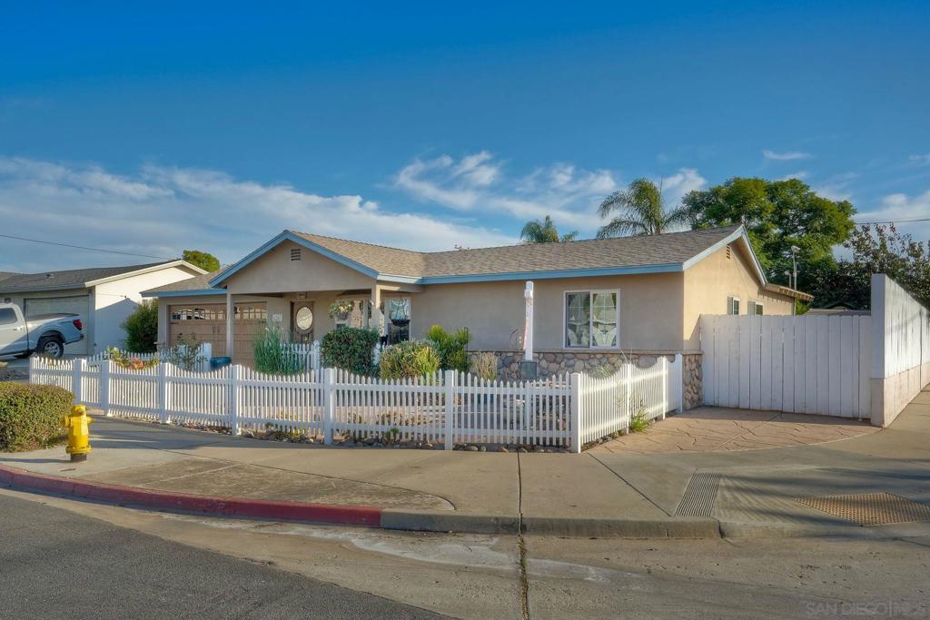 1561 Doncarol Ave Property Photo 3