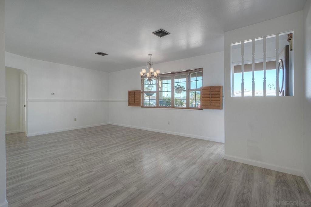 1561 Doncarol Ave Property Photo 5