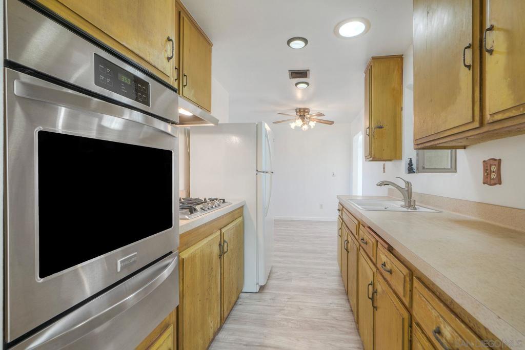 1561 Doncarol Ave Property Photo 9