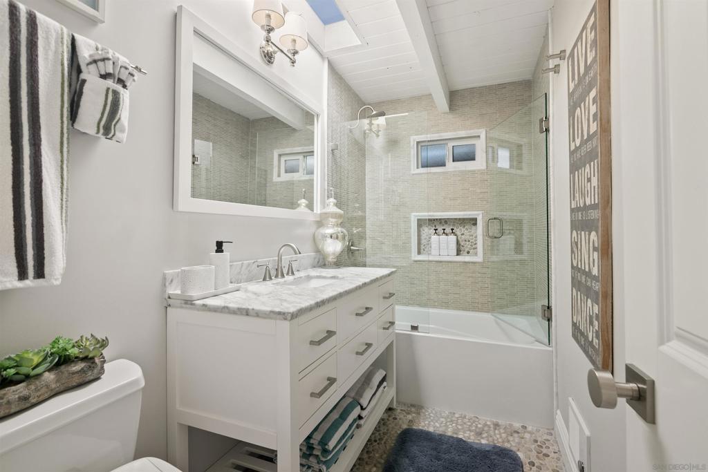 1680 N Neptune Ave Property Photo 32