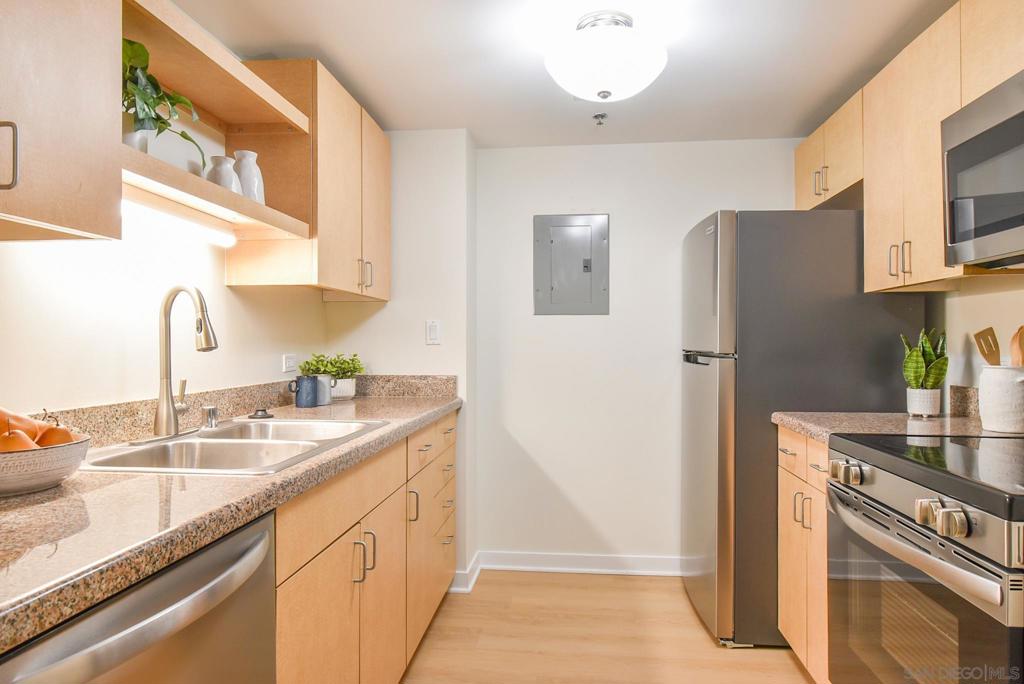 425 W Beech Street 408 Property Photo 10