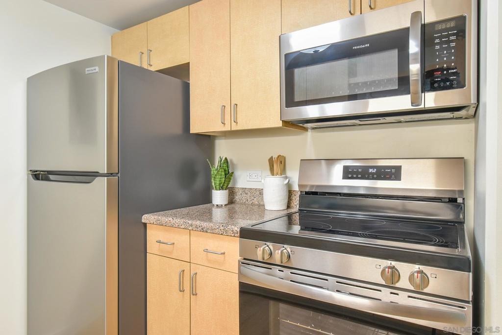 425 W Beech Street 408 Property Photo 12