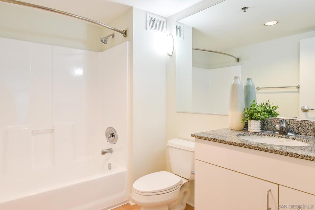 425 W Beech Street 408 Property Photo 19