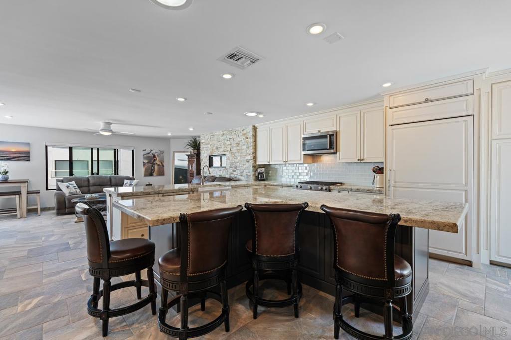 100 Coast 405 Property Photo 5
