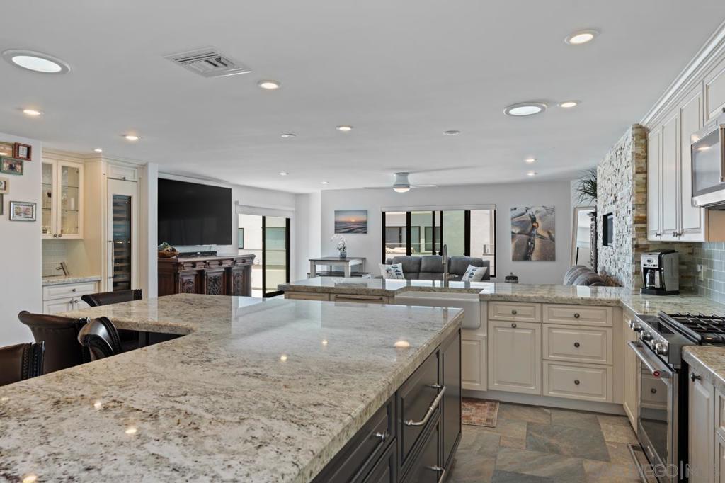 100 Coast 405 Property Photo 6