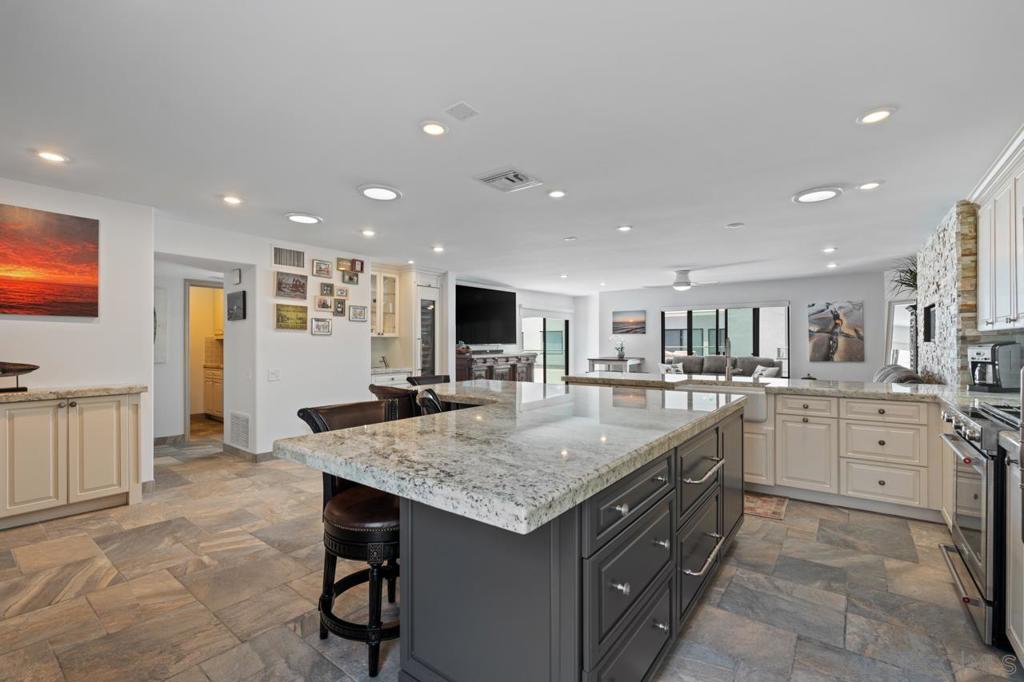 100 Coast 405 Property Photo 8