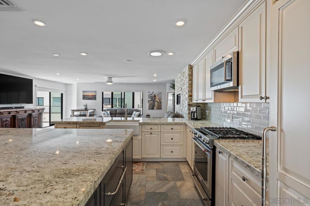 100 Coast 405 Property Photo 9