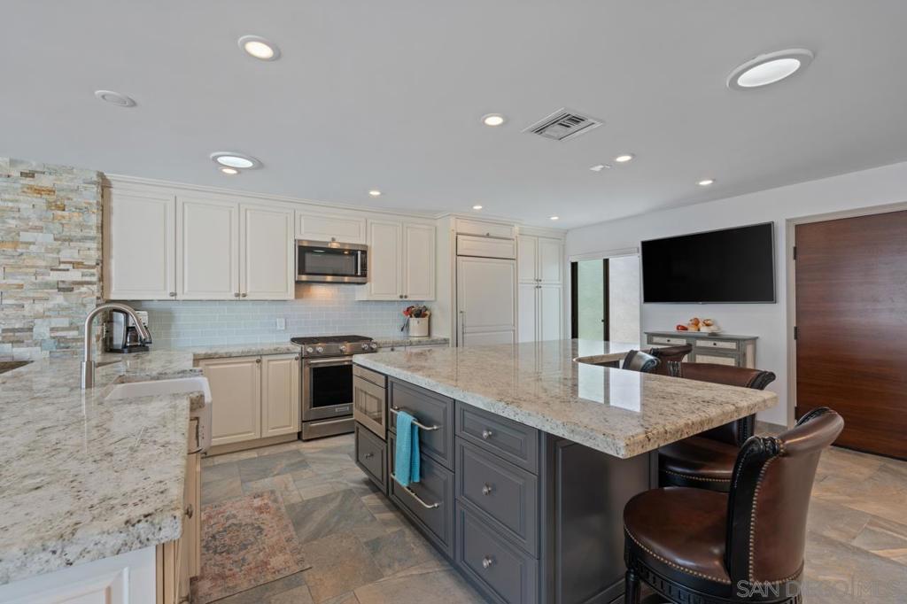 100 Coast 405 Property Photo 11