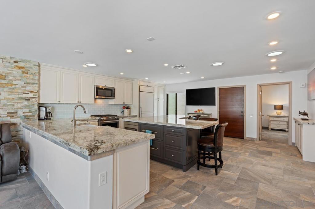 100 Coast 405 Property Photo 13