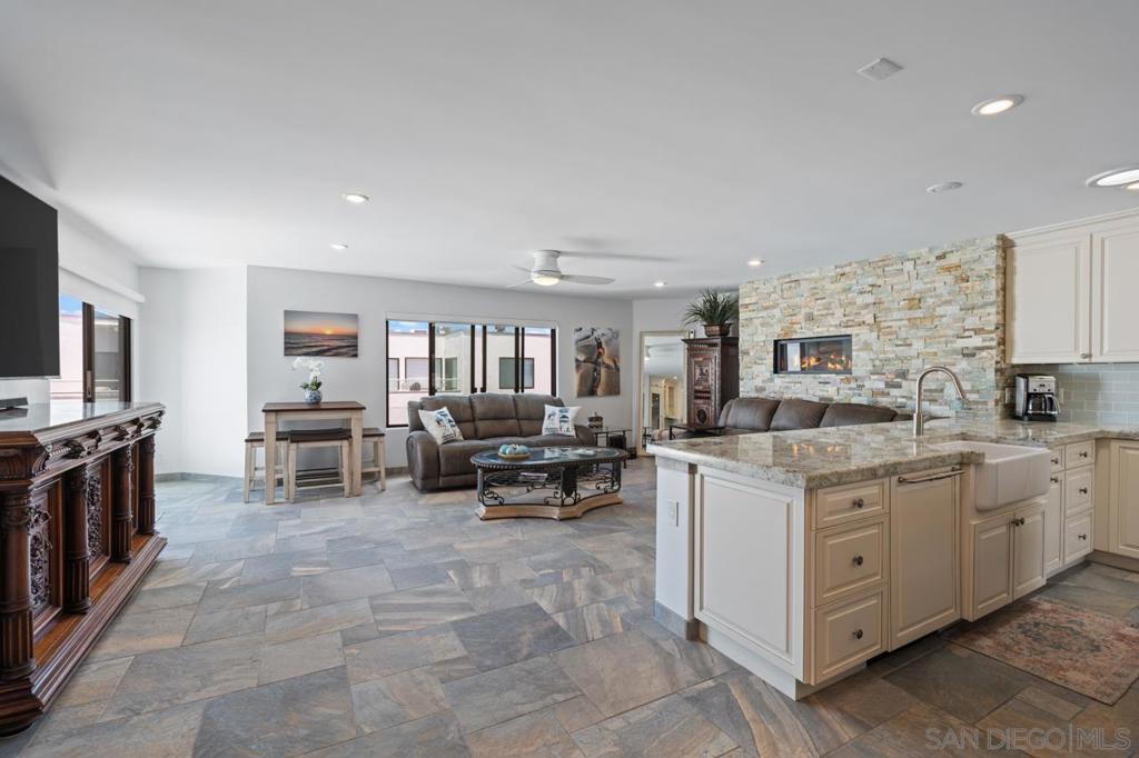 100 Coast 405 Property Photo 15