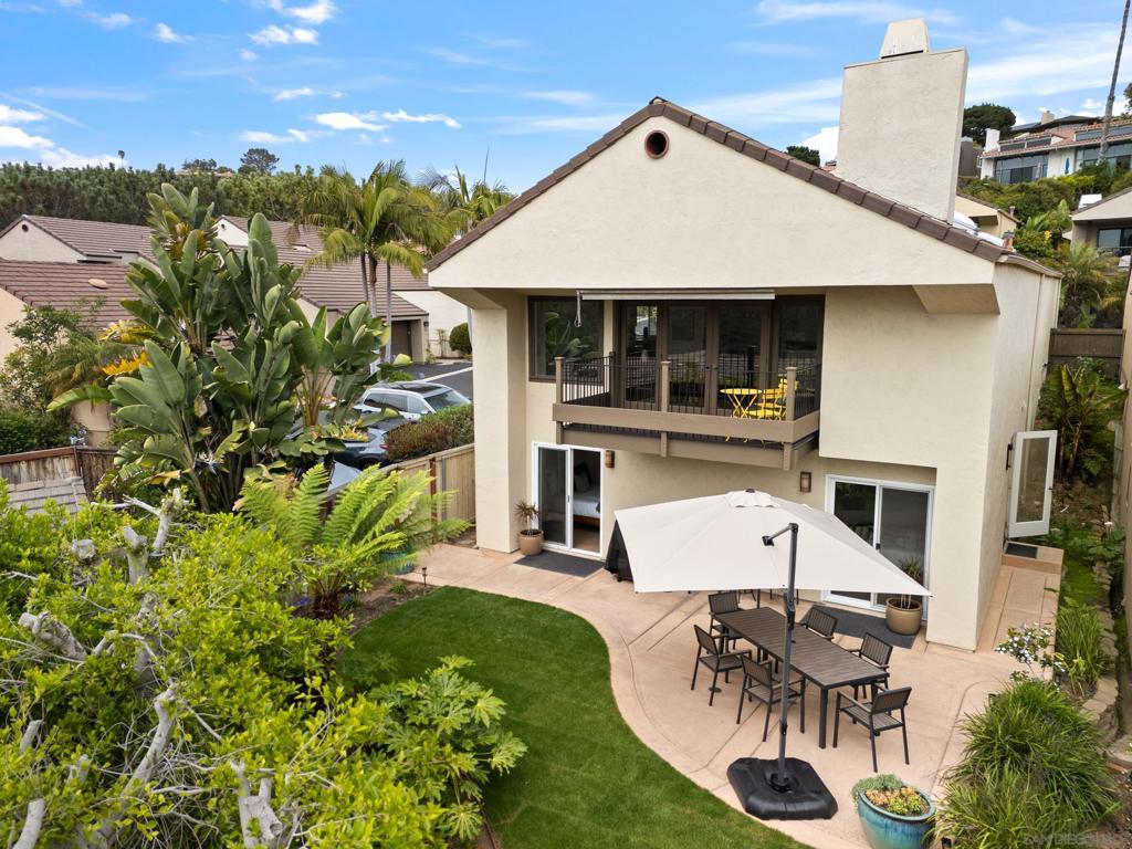 2452 Azure Coast Dr Property Photo 2