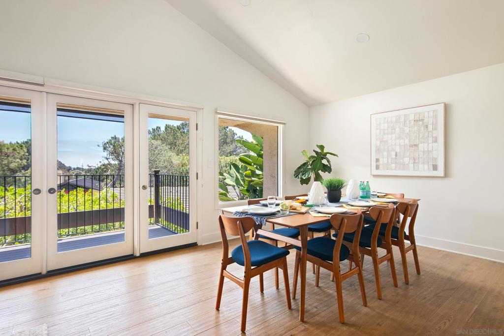2452 Azure Coast Dr Property Photo 3