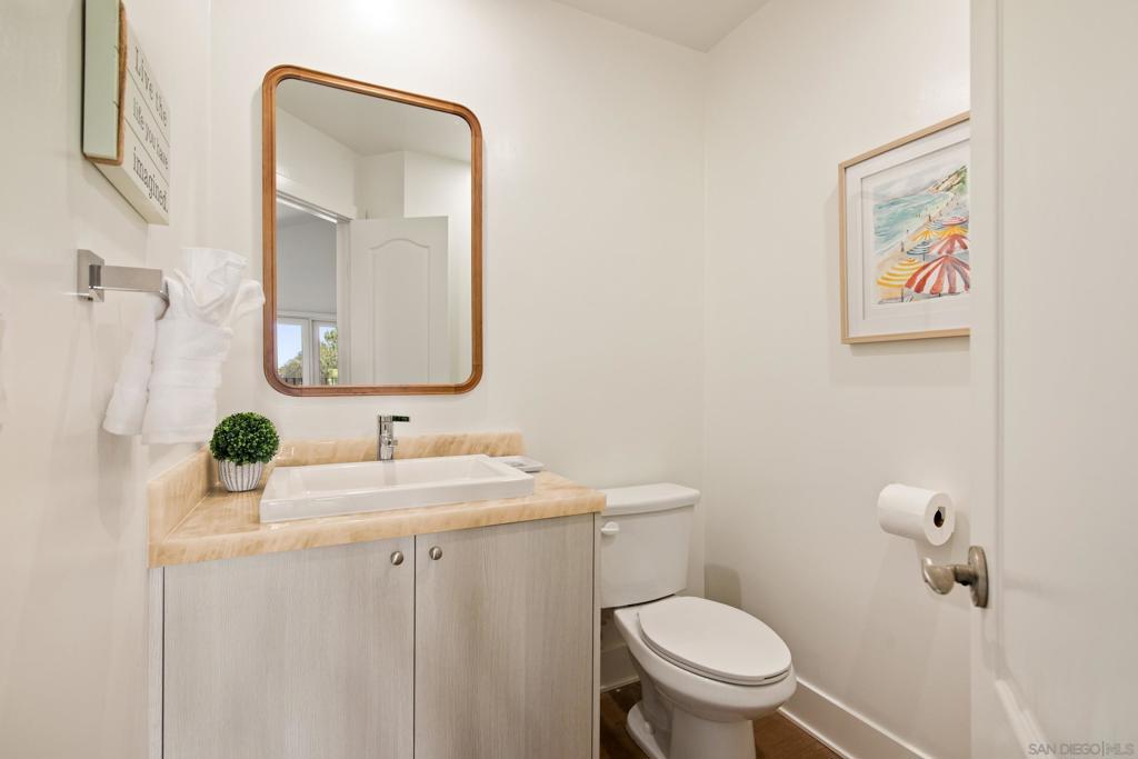 2452 Azure Coast Dr Property Photo 17