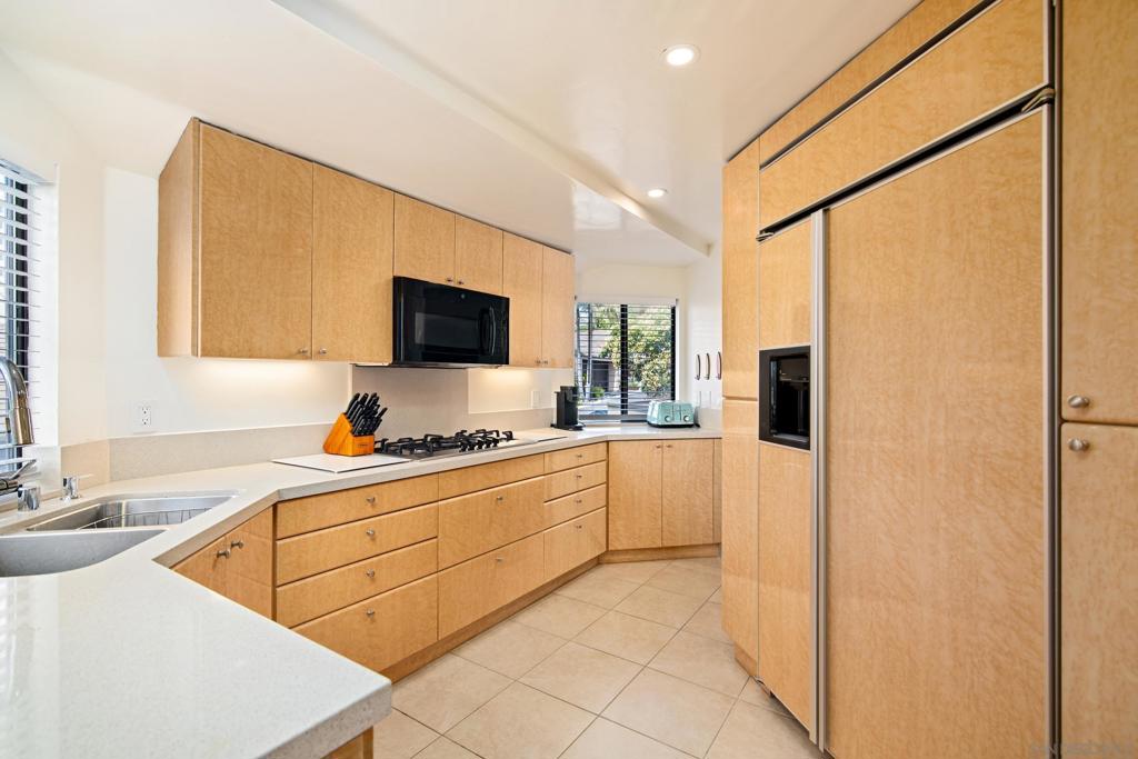 2452 Azure Coast Dr Property Photo 20