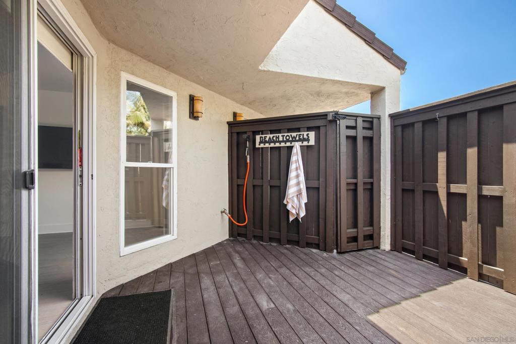 2452 Azure Coast Dr Property Photo 24