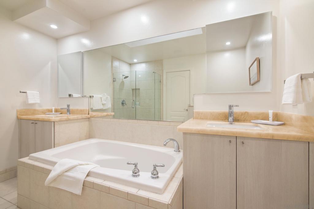 2452 Azure Coast Dr Property Photo 25