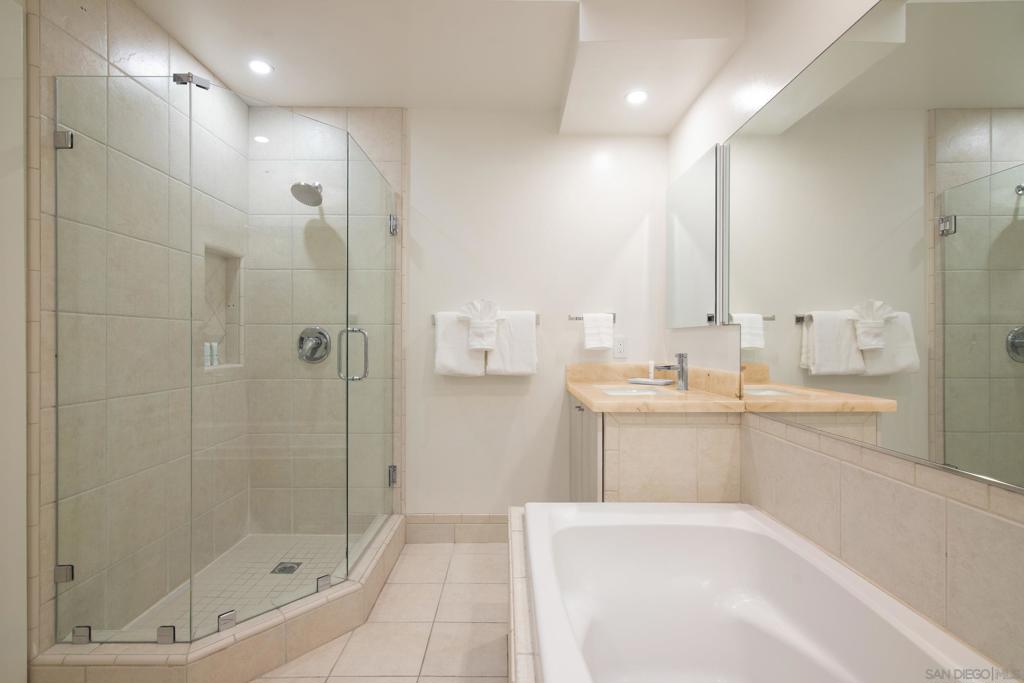 2452 Azure Coast Dr Property Photo 26