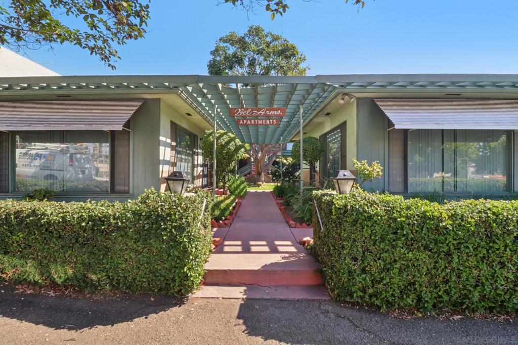 8870 La Mesa Blvd Property Photo 2