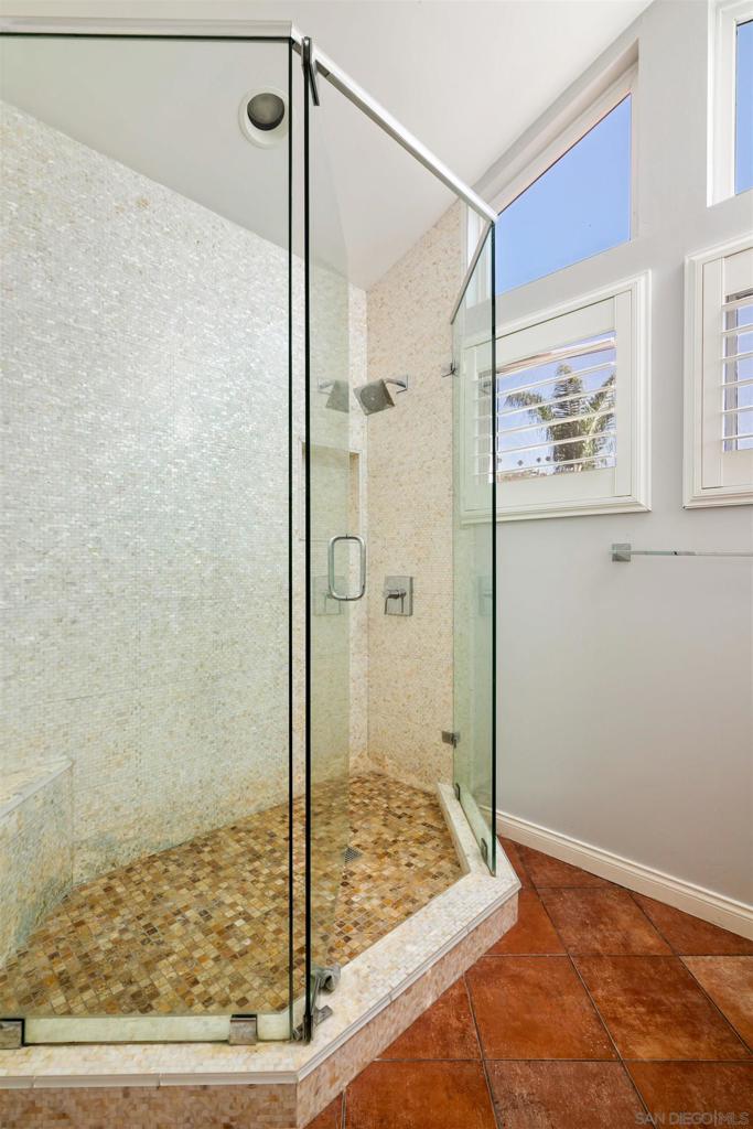 618 Gravilla Pl Property Photo 39