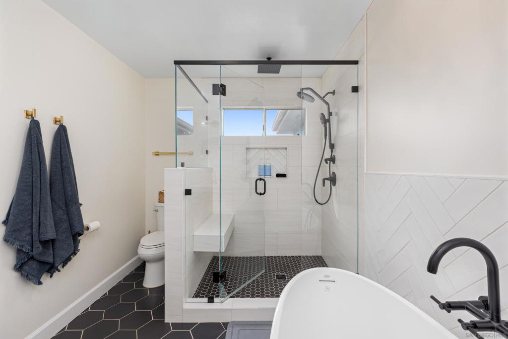 579 Hygeia Unit A Property Photo 12