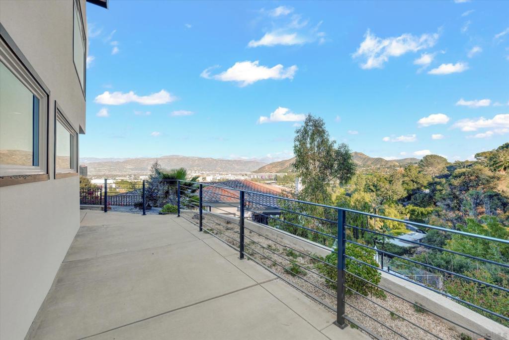 3546 Multiview Drive Property Photo 1