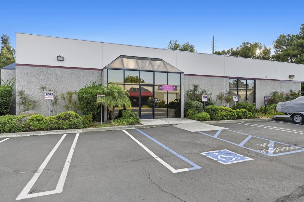 301 Enterprise St, Suite 3 Property Photo 1