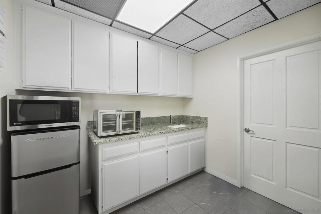 301 Enterprise St, Suite 3 Property Photo 13