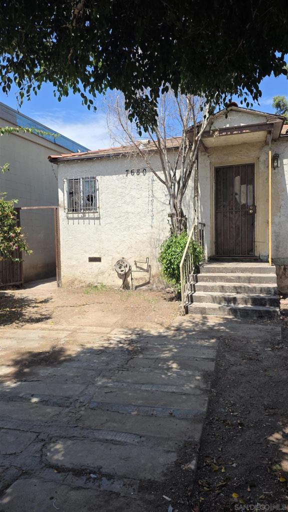 7680 Lemon Ave Property Photo 3