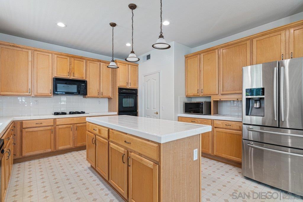 45256 Chateau Court Property Photo 5