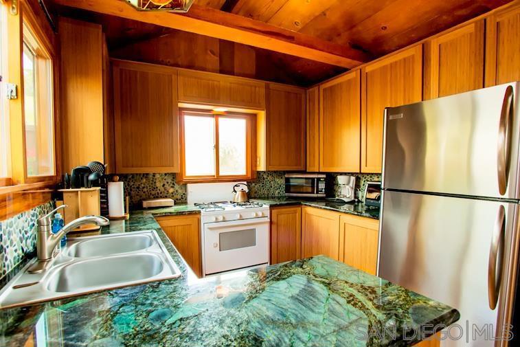 370 72 Nautilus St Property Photo 9