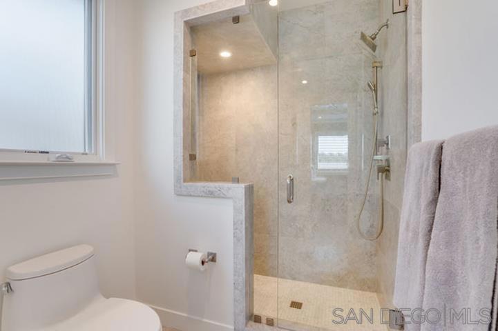 710 E Avenue Property Photo 35
