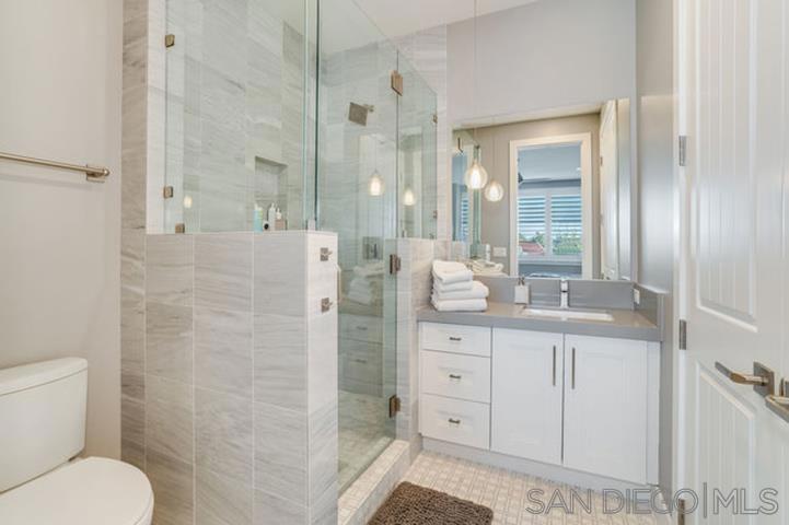 710 E Avenue Property Photo 39