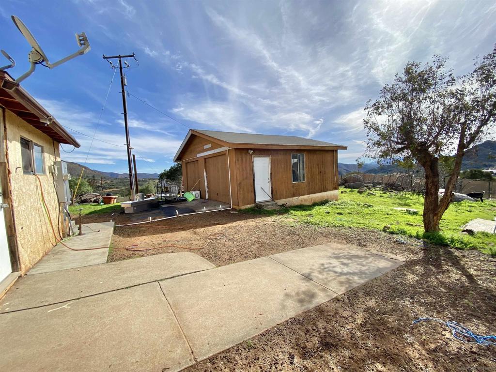 17939 Highway 94 Property Photo 9
