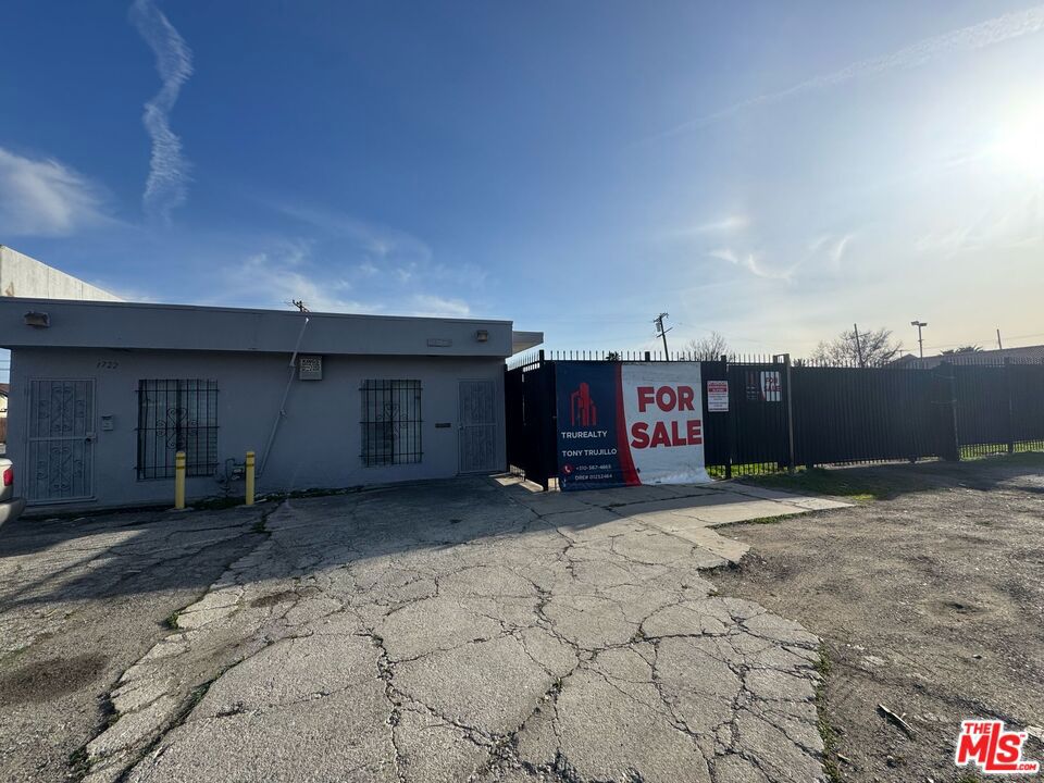 1726 W Compton Boulevard Property Photo 1