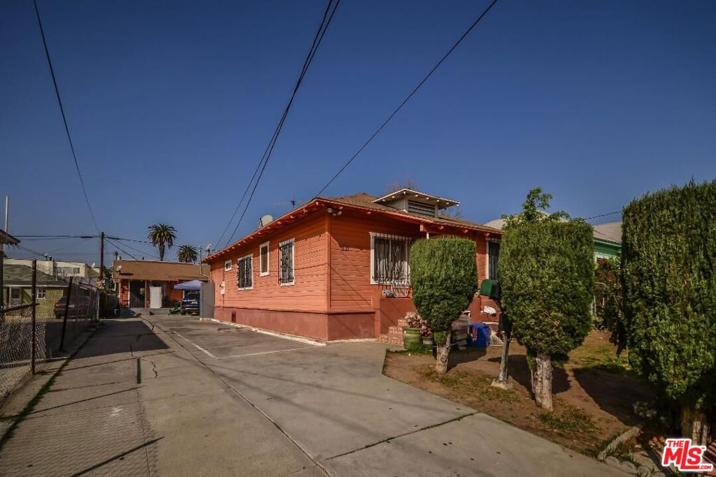 1139 S Kingsley Drive Property Photo 4