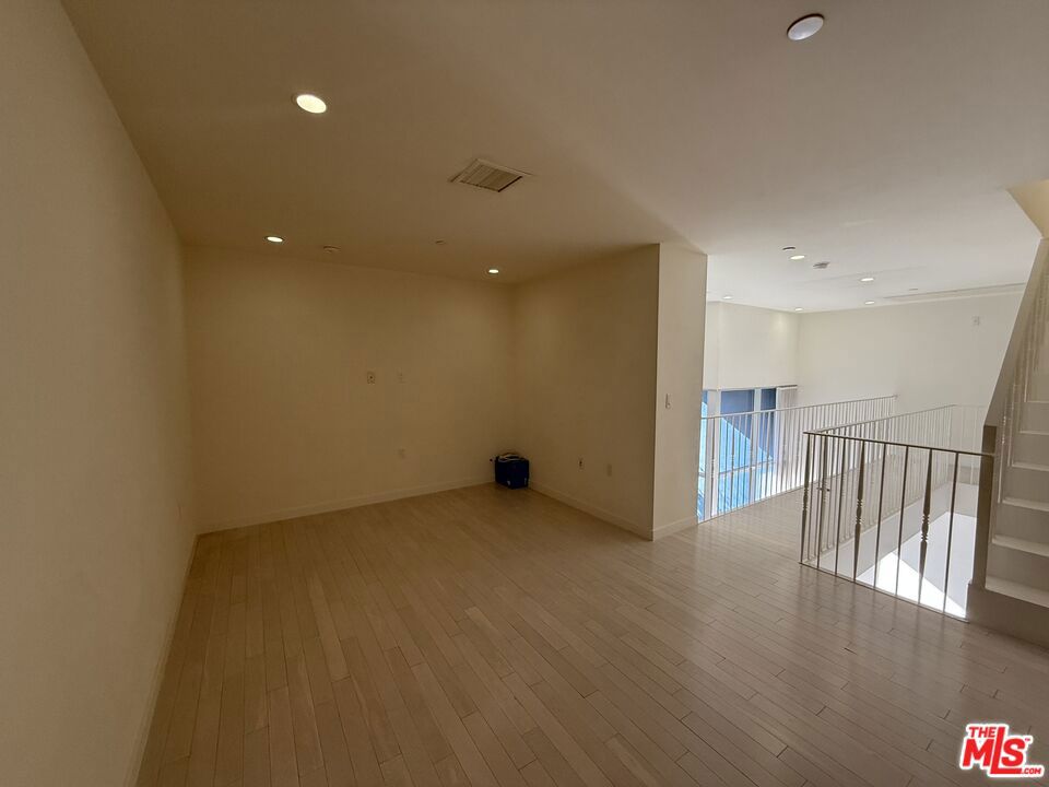 7917 Willoughby Avenue 5 Property Photo 9