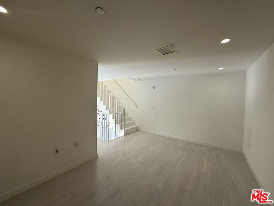 7917 Willoughby Avenue 5 Property Photo 10