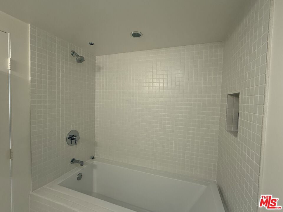 7917 Willoughby Avenue 5 Property Photo 16